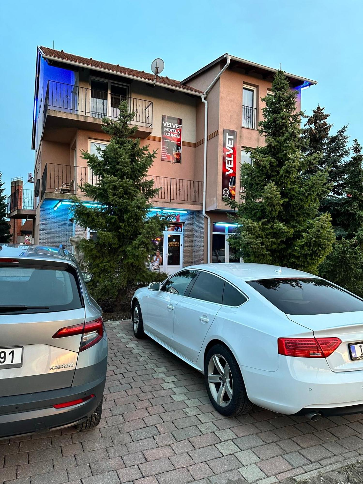 Velvet Motel Hegyeshalom Exterior photo